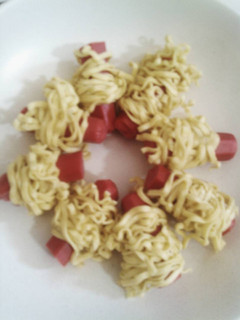 Foto resep Sosis lilit mie :)
