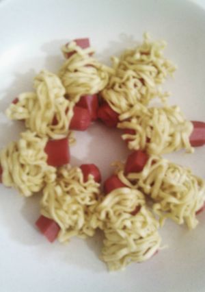 Foto resep Sosis lilit mie :)