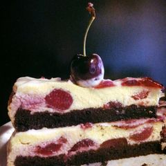 A picture of AMIEs Cherry Cheesecake.