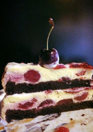 A picture of AMIEs Cherry Cheesecake.