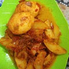 รูปของ Balado kentang dan telor
