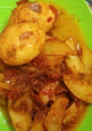 Foto resep Balado kentang dan telor