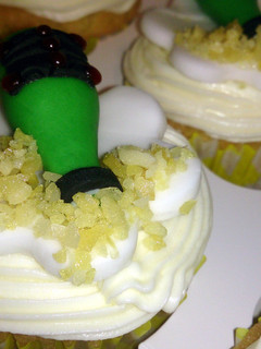 A picture of champagne cupcakes with exploding popping candy!.