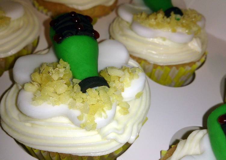 champagne cupcakes with exploding popping candy!
