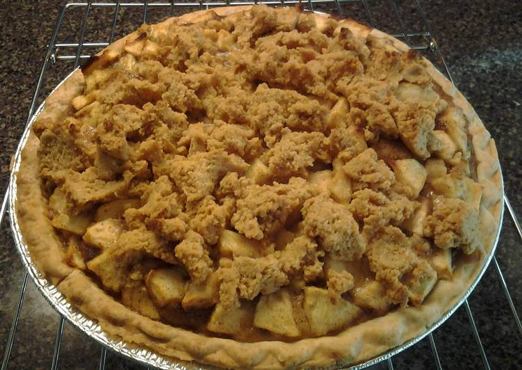 Recipe of Speedy Apple crumble pie