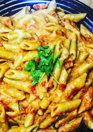 صورة لوصفة مكرونه بصوص بينك بدون سلق تحفه