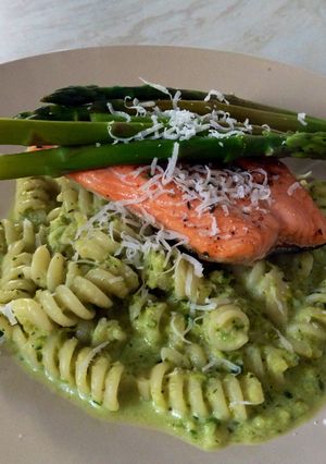 A picture of Fresh Asparagus And Pesto Sauce For Pasta.