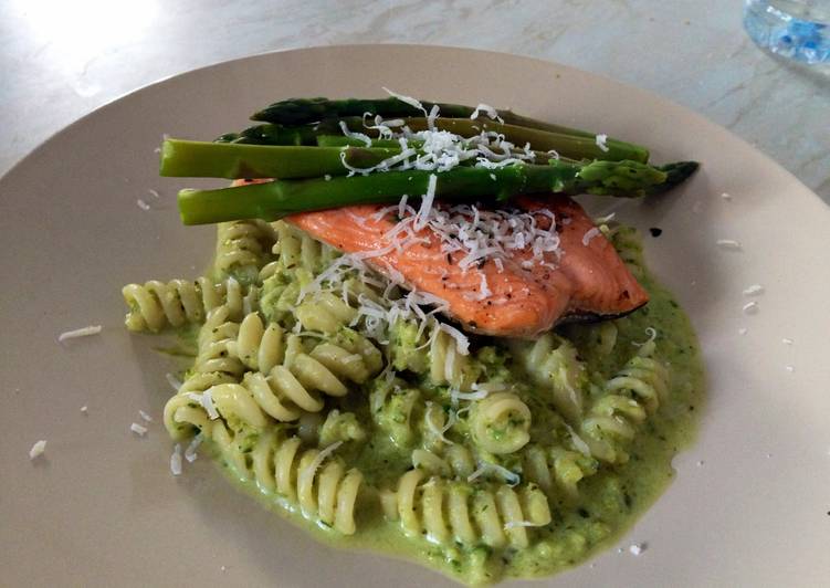 Steps to Prepare Award-winning Fresh Asparagus And Pesto Sauce For Pasta