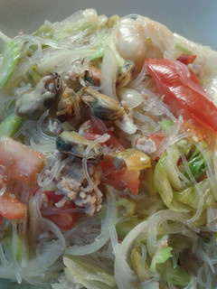 A picture of Yum woon sen or grass noodles salad.