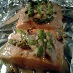 A picture of Salmon and asparagus.