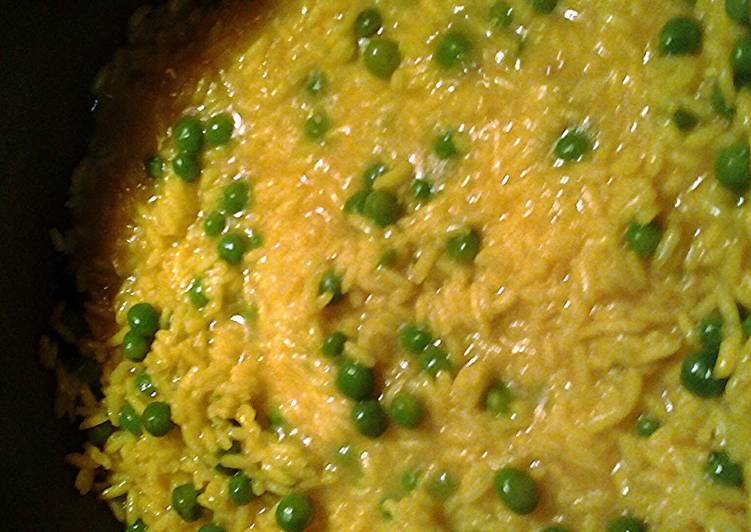 Recipe of Homemade tumeric rice with peas