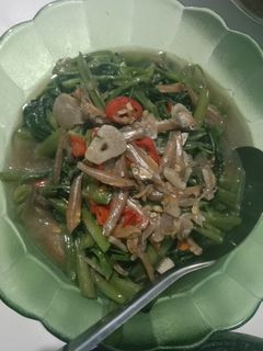 Foto resep 9.Oseng kangkung Teri