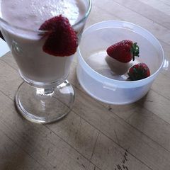 A picture of Strawberry Mango Lassi.