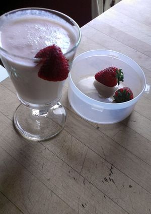 A picture of Strawberry Mango Lassi.