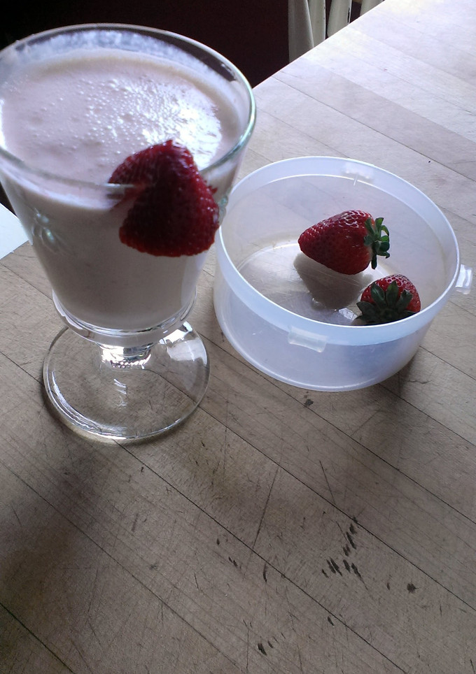 A picture of Strawberry Mango Lassi.