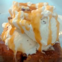 A picture of Bri's Awesome Blondies.