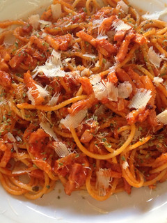 Una foto de Spaghettis con bacon 🍝