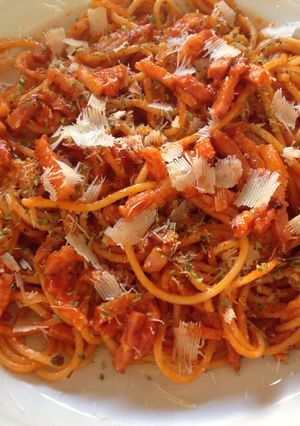 Una foto de Spaghettis con bacon 🍝
