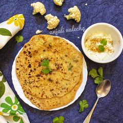 A picture of Gobhi paranthe.