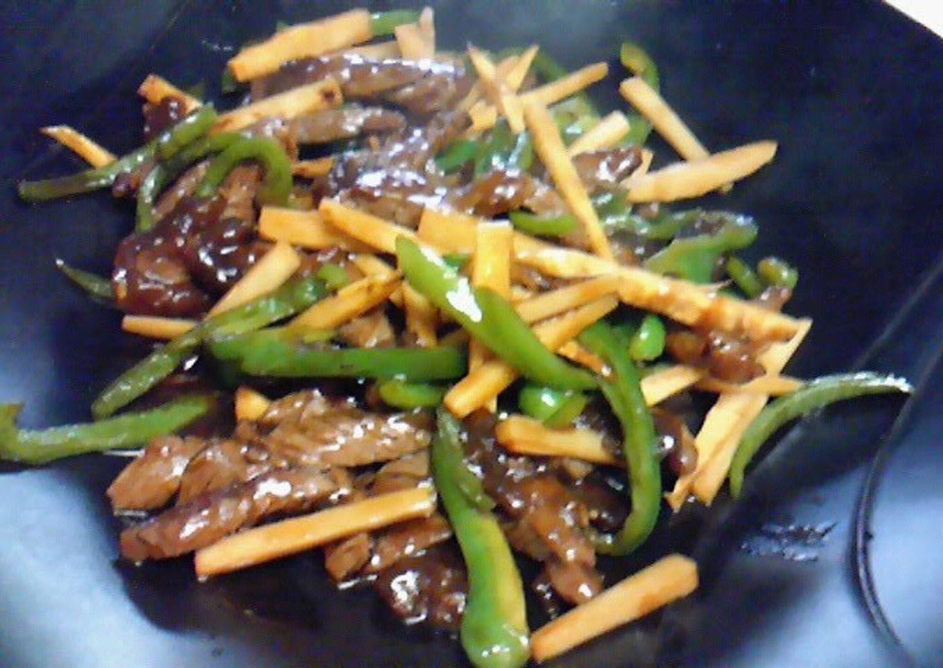 Stir Fried Beef and Peppers (Chinjao Rosu)