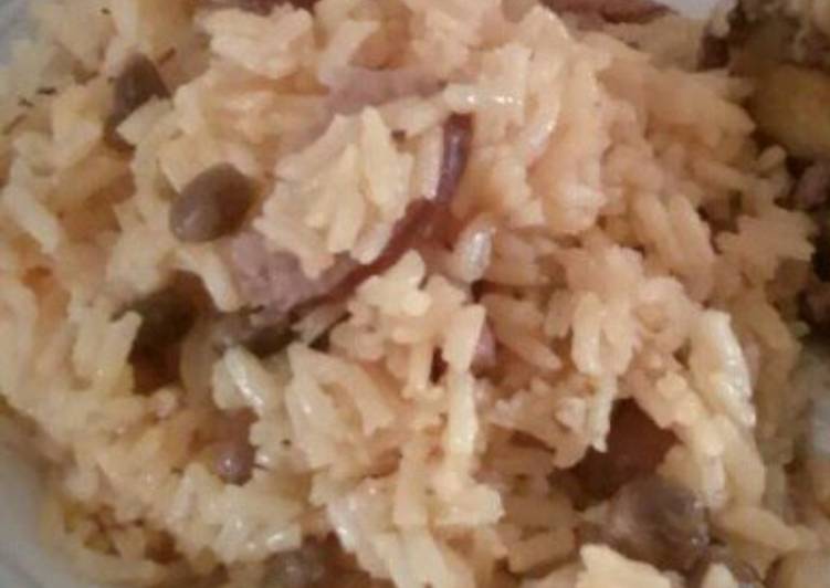 Recipe of Favorite Arroz con gandules (spanish rice with pigeon peas)