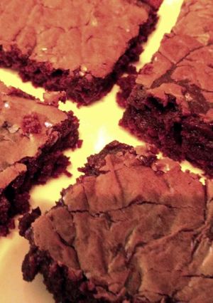 A picture of easy 3 ingredient nutella brownies.
