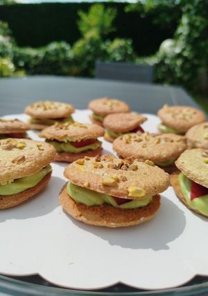 Une photo de Biscuits dacquoise pistache et abricots