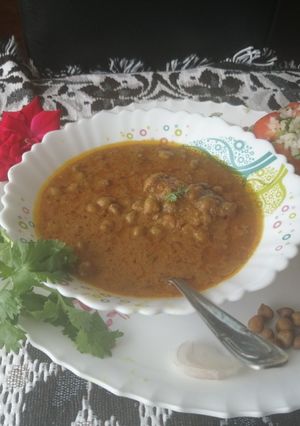 ગાર્લિક ગ્રામ કરી (Garlic Gram Curry recipe in gujarati) રેસીપી મુખ્ય ફોટો