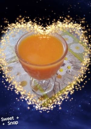 صورة لوصفة عصير الجزر والخوخ والمشمش🍹