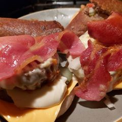 A picture of My late night burger.