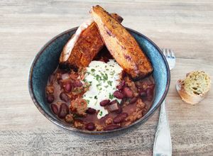 Une photo de Chili aux Wedges de Patates Douces