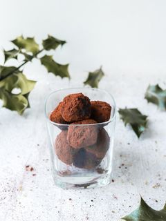 Une photo de Truffes au chocolat de Noël healthy 🍫 🤩 ⠀