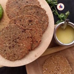 A picture of Flax Seeds Oats Bhakhri.