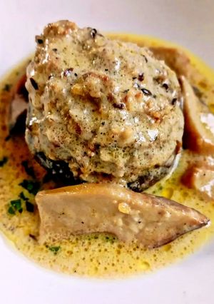 Foto di Porcino Ripieno su Salsa al Tartufo