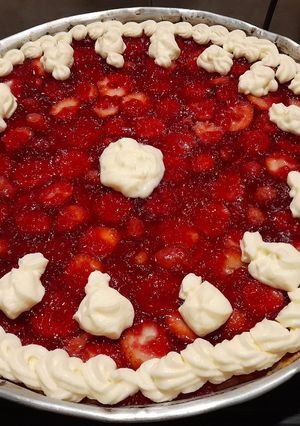 Una foto de Tarta de frutillas o duraznos