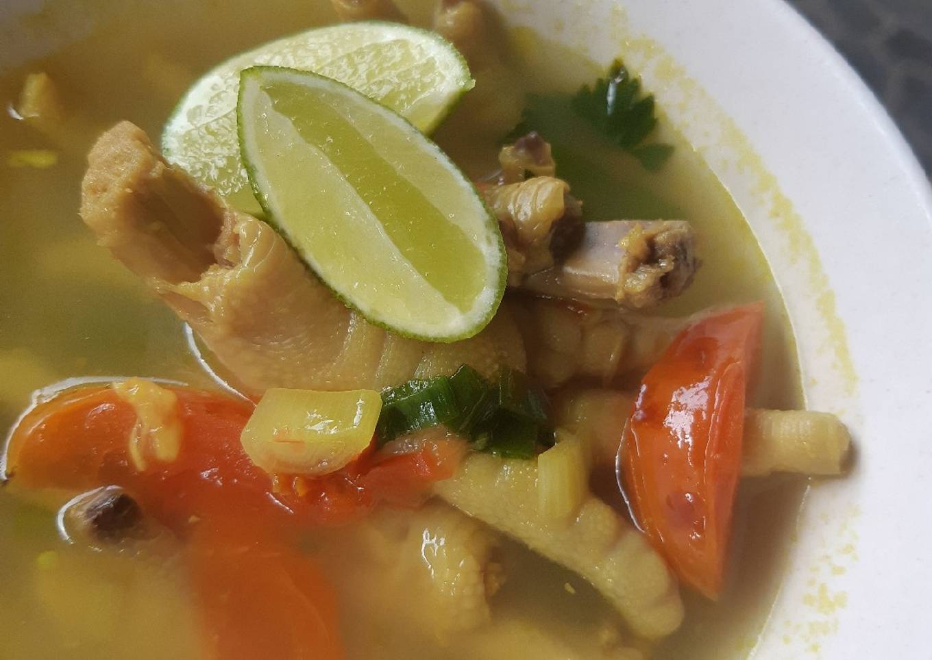 Soto Ceker Campur Kuah Kuning