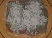 Una foto de enchiladas de pollo y queso