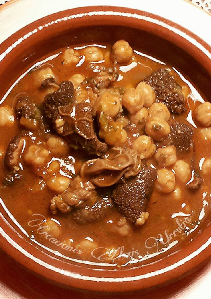 Una foto de Callos de cordero con garbanzos