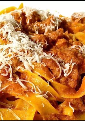 Una foto de Fideos caseros con salsa bolognesa