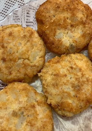 Una foto de Tortitas de papa y atún 🥔🐟
