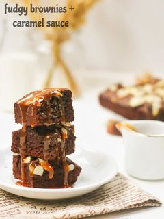 Foto resep Fudgy Brownies + Caramel Sauce