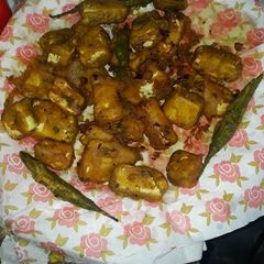 A picture of Stuff Paneer pakoras.