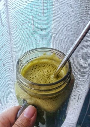 A picture of Kale Apple and Pear Juice.