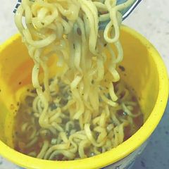 A picture of Maggi cuppa noodles.