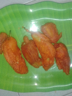 ஸ்பைசி அண்ட்டேஸ்டி மிளகாய் பஜ்ஜி (Milakai bajji recipe in tamil) செய்முறை முக்கிய புகைப்படம்