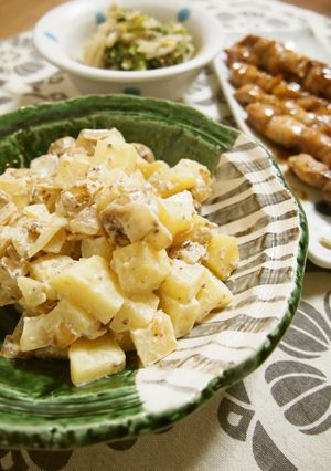 A picture of German Potatoes with Coarsely Ground Sausages.