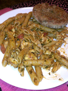 A picture of Tomato pesto chicken penne.