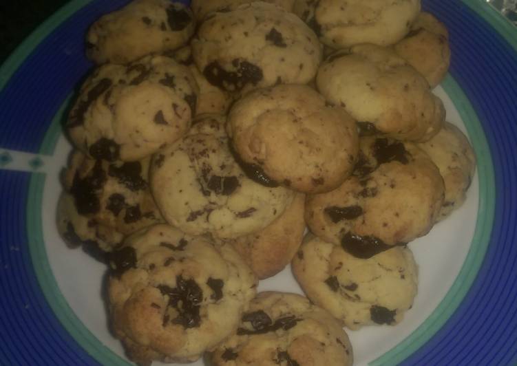 Vegan chocolate peanut butter cookies