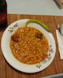 Callos con garbanzos de bote