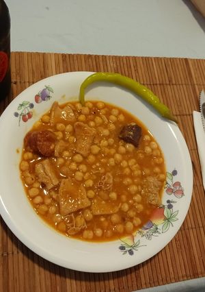Una foto de Callos con garbanzos de bote